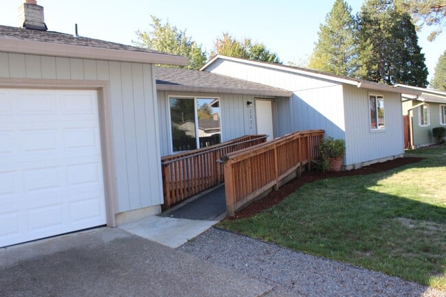 Building Photo - Recently updated 4 bedroom and 2 bath home...