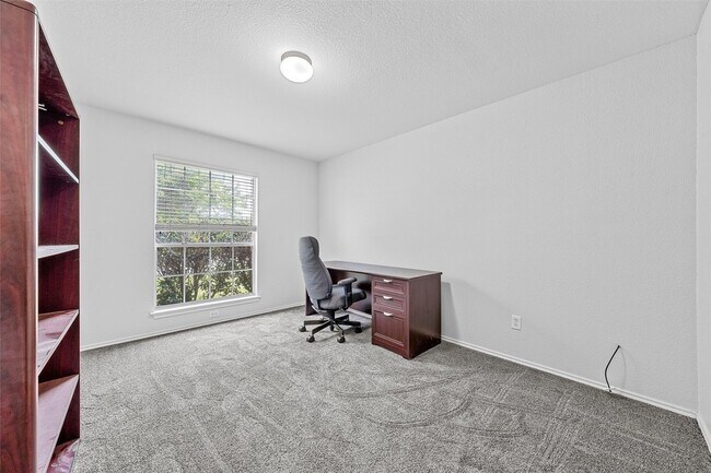 Building Photo - 10120 Salem Way