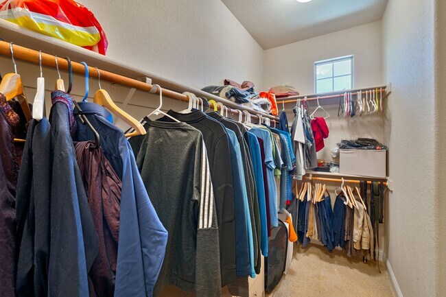 Building Photo - 9952 Spring View Way