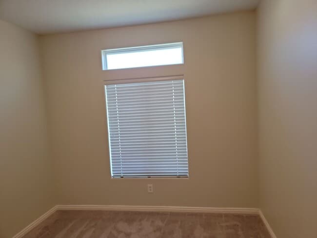 Building Photo - Freshly Updated 2 Bedroom Home in Washington!
