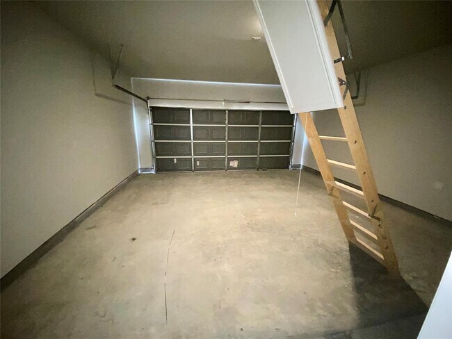 Building Photo - 21807 Barred Owl Dr