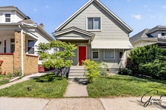 Building Photo - 2315 Yemans St