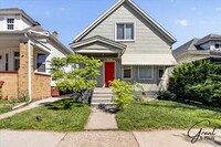 Building Photo - 2315 Yemans St