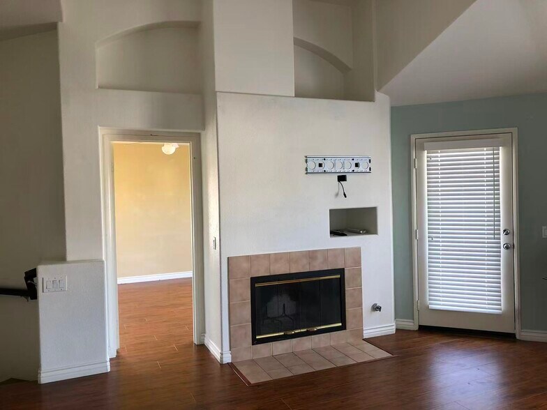 Building Photo - 16908 Robins Nest Way