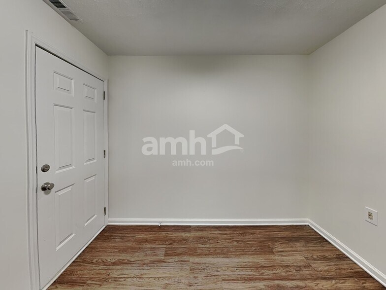 Building Photo - 2601 Briar Ridge Dr