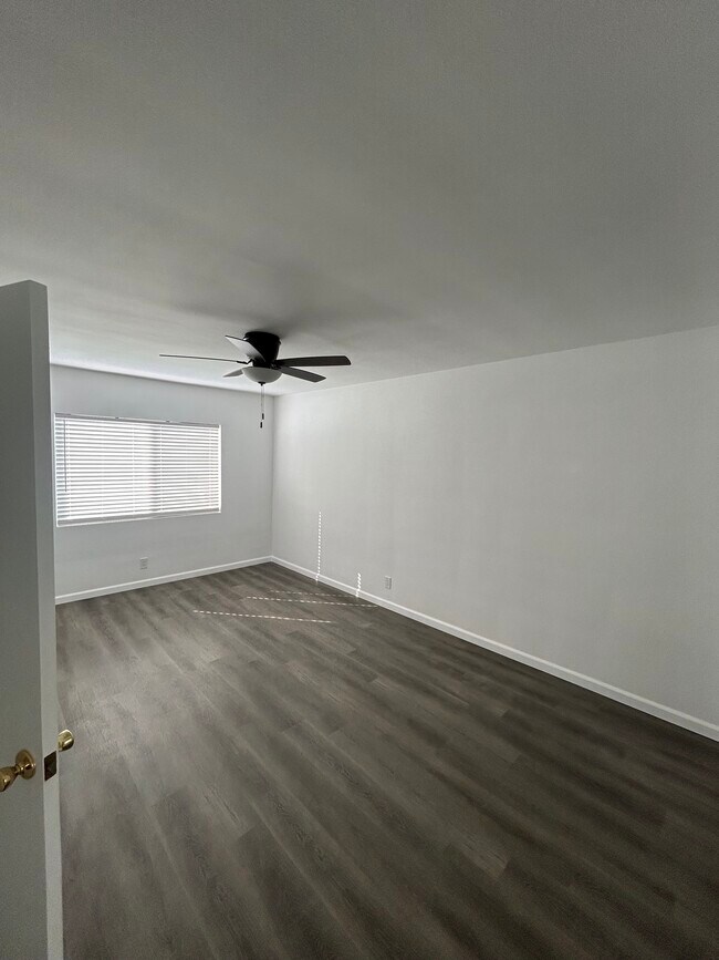 additional view of bedroom - 1425 Hauser Blvd