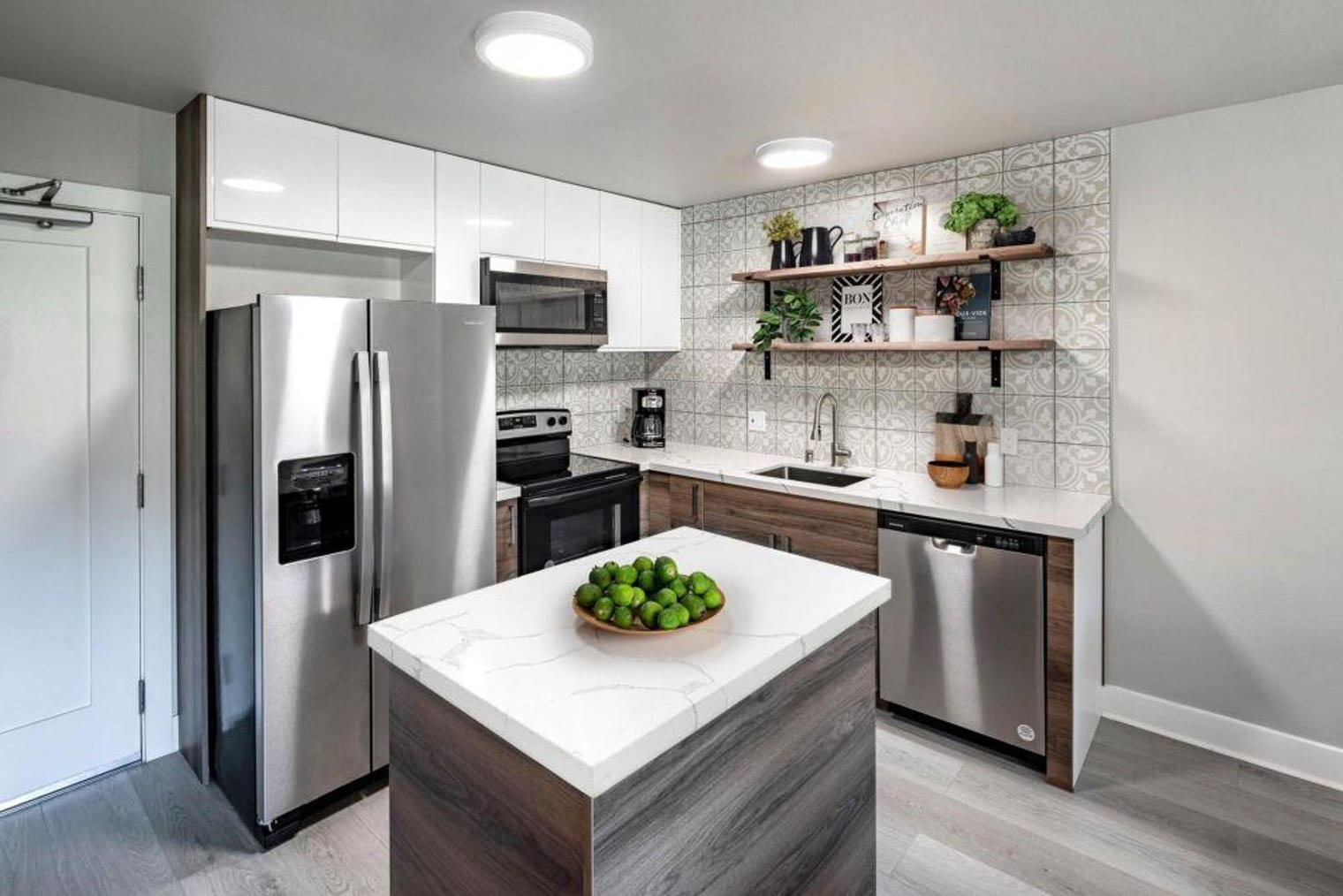 Building Photo - 3055 La Selva St