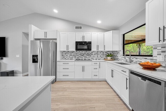 Building Photo - 1252 Raintree Ln