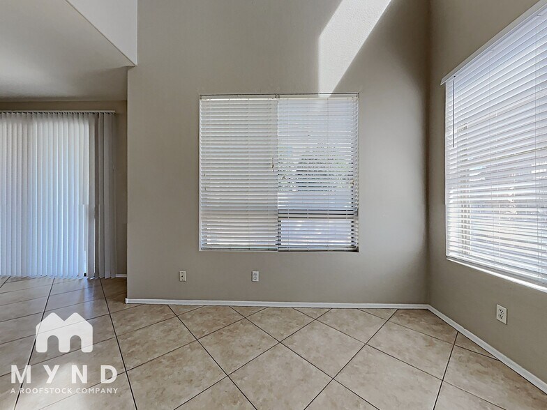 Building Photo - 2121 N 29th Pl