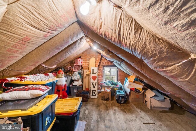 Building Photo - 15 E 4th St