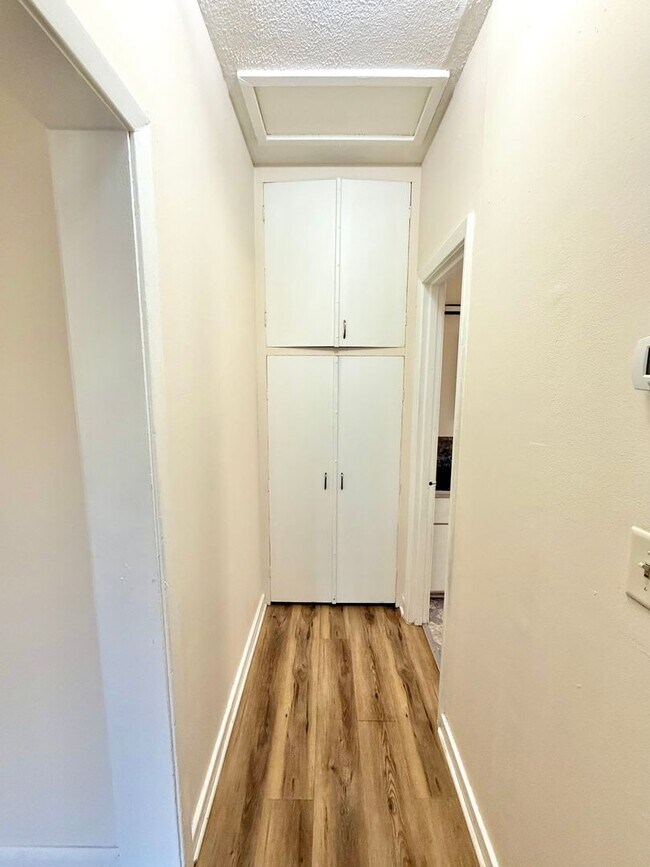 Building Photo - 913 F St