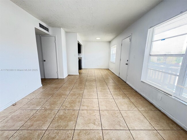 Building Photo - 1333 S Dixie Hwy