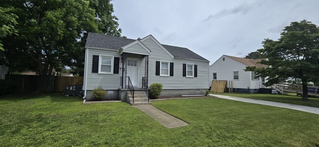 Building Photo - 1111 Anne Ave