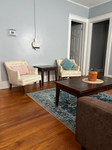 Building Photo - 8 Davies Pl