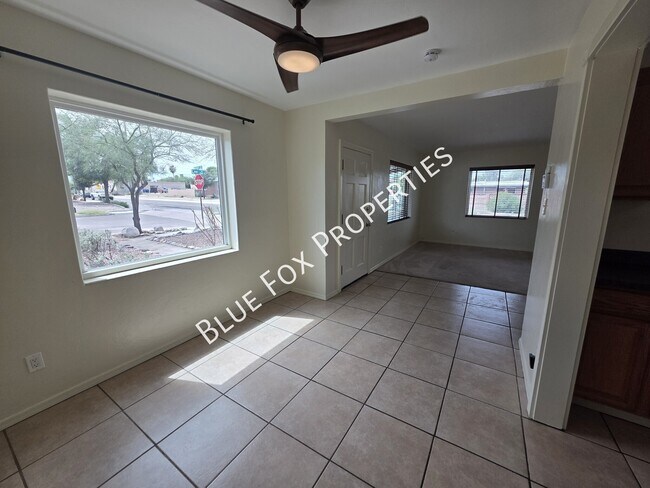 Building Photo - 1301 E Lee St