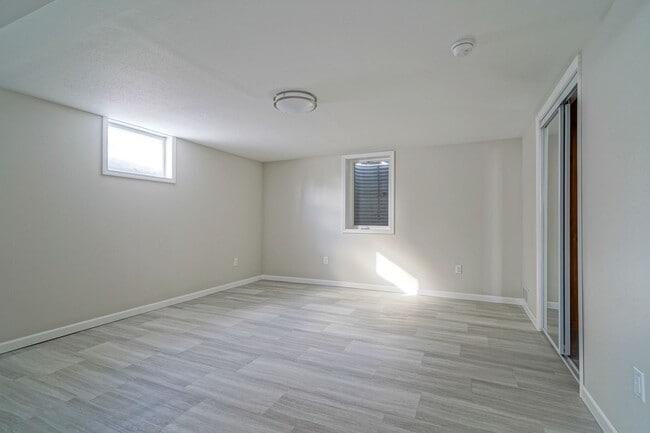Building Photo - 1610 9th Ave N