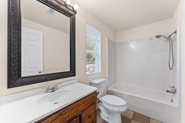 Building Photo - 1505 Gladiola Ave