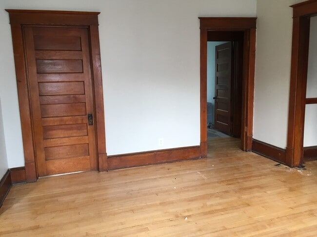 dining room pic 2 - 247 Winifred St W