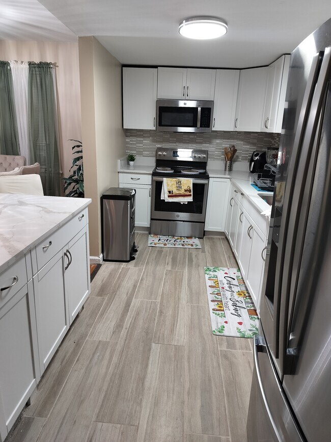 Building Photo - 47 Cottage St