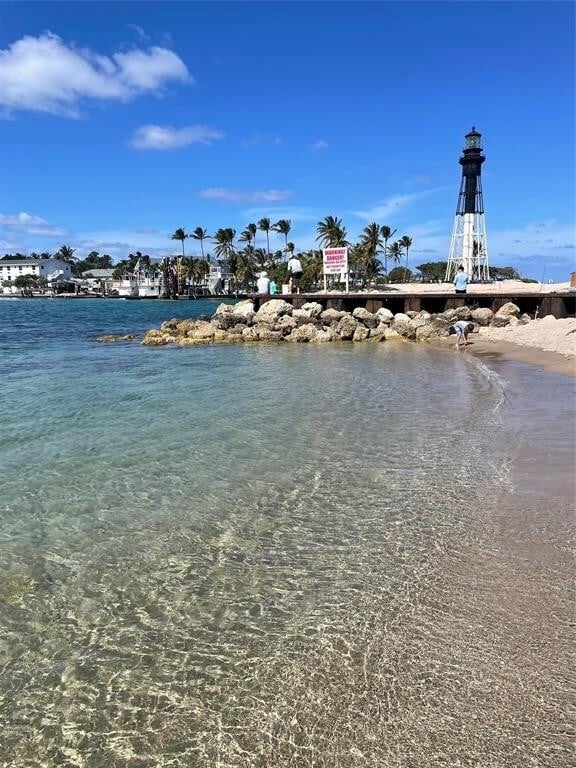 Building Photo - 2611 NE 20th St