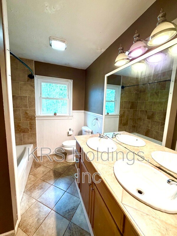 Building Photo - 169 Rector Rd