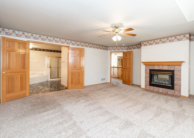 Building Photo - *COMING SOON* 5 Bedroom Broadmoor Beauty A...