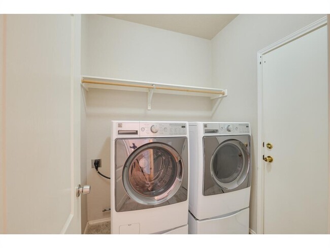 Building Photo - 5709 Pecanwood Ln
