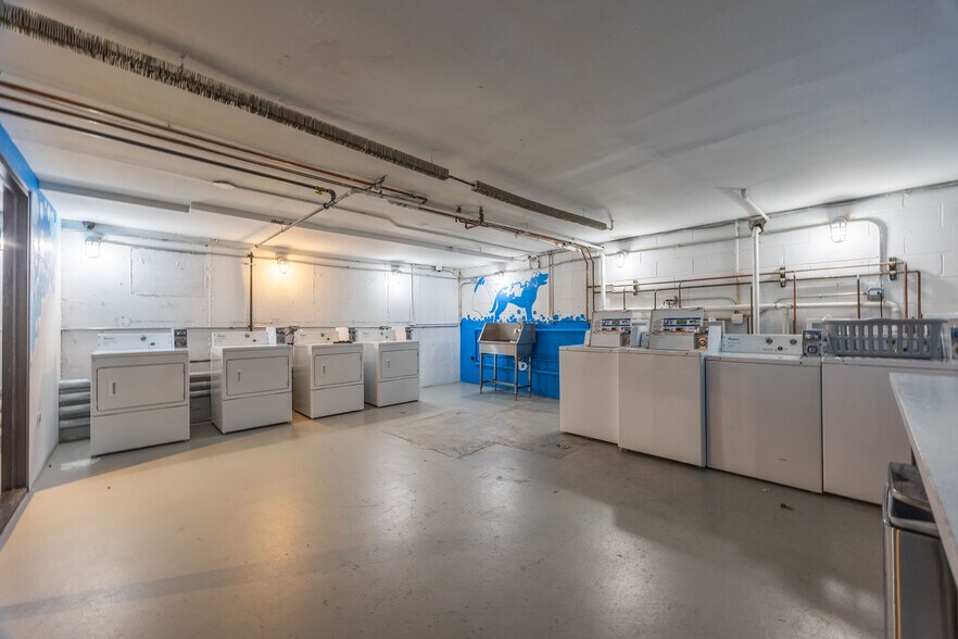 Building Photo - 7620 N Sheridan Rd