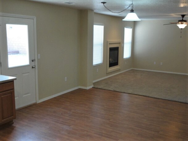 Building Photo - 1232 Maple Meadows Dr NE