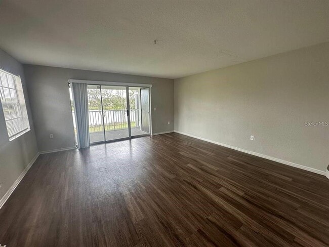 Building Photo - 13929 Fairway Island Dr