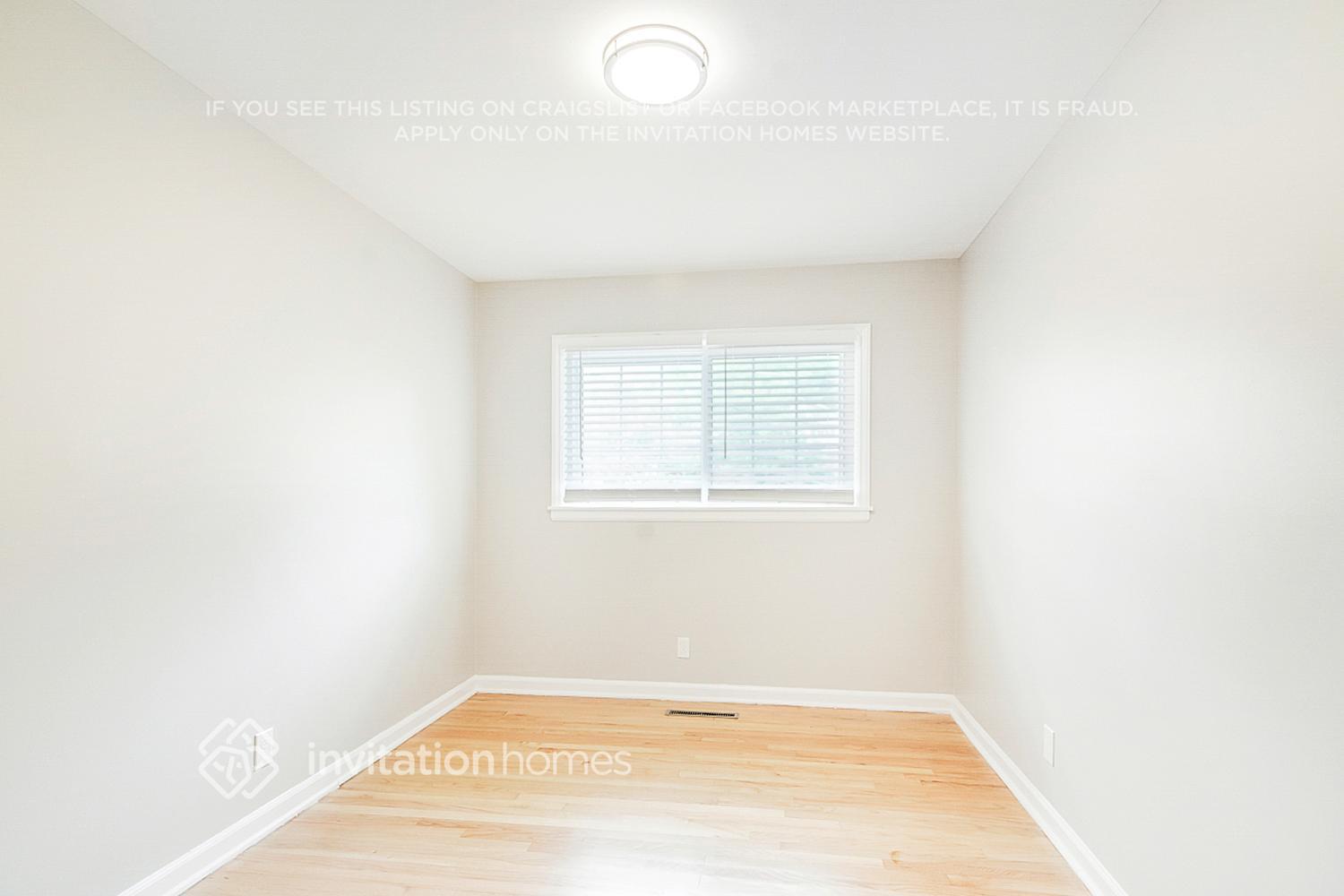 Building Photo - 512 Uzzle St