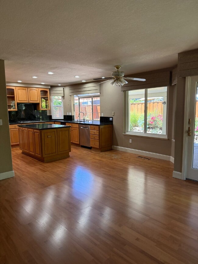 Building Photo - Beautiful 4 Bedroom, 3 Bathroom Pleasanton Home with 3-Car Garage & Large Backyard