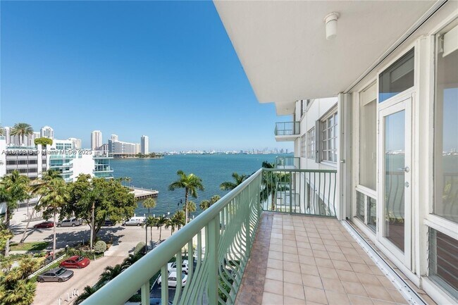 Building Photo - 1408 Brickell Bay Dr