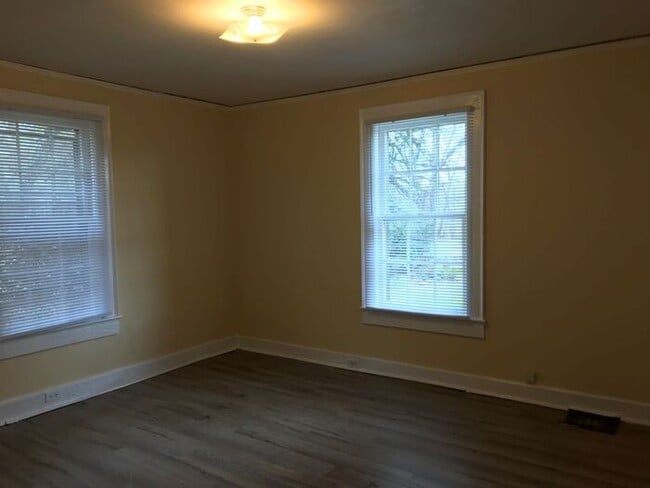 Building Photo - Two bedroom near downtown Morganton