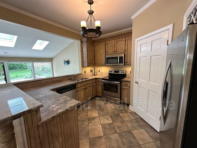 Building Photo - 204 Woodside Ave