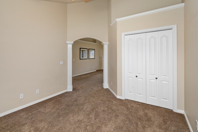 Building Photo - Live Large in Sutherland Farms: Spacious S...