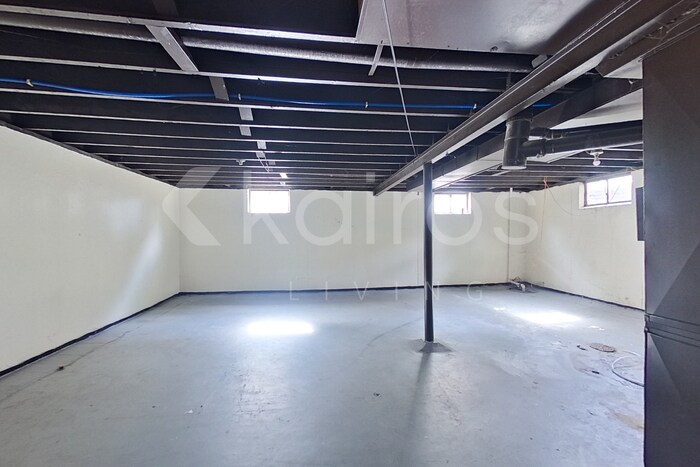 Building Photo - 425 St Edward Ln