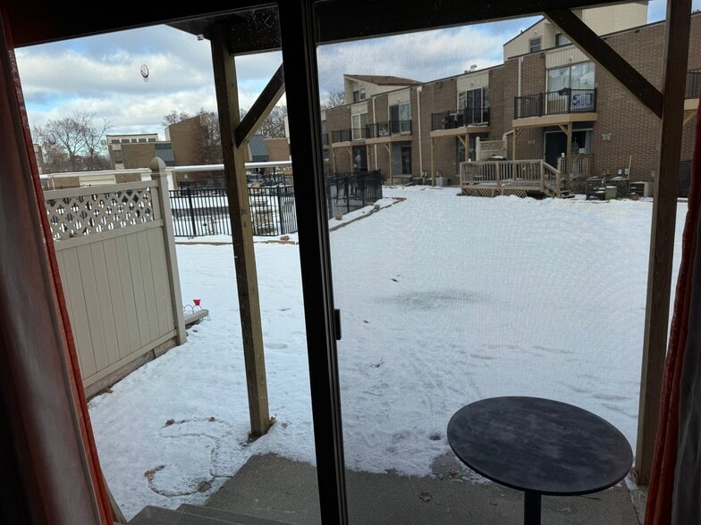 Building Photo - 27 Dickinson St