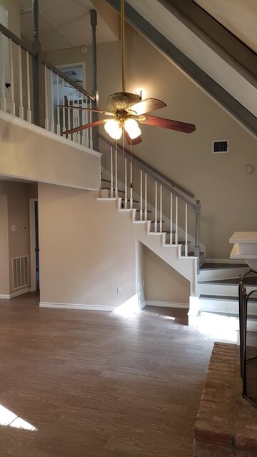 Building Photo - 13423 Lakecrest Dr