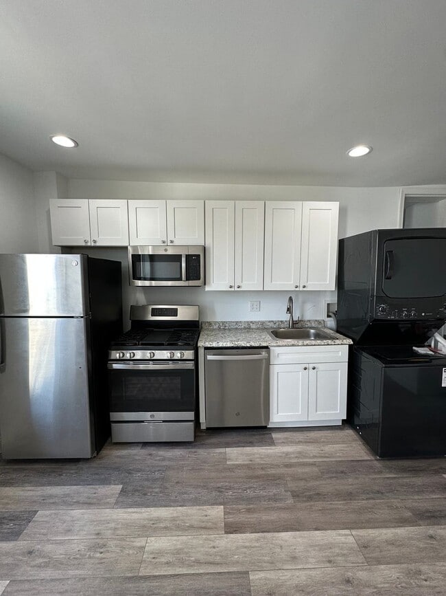 Building Photo - 3847 Terrace St