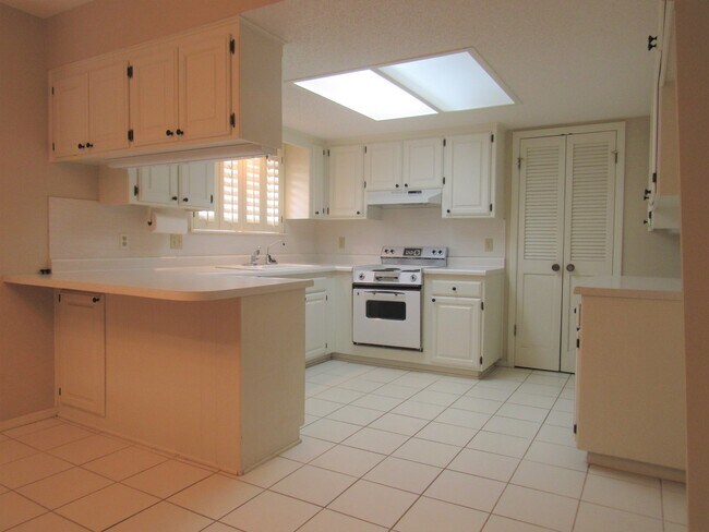 Building Photo - 7016 Stonycreek Dr