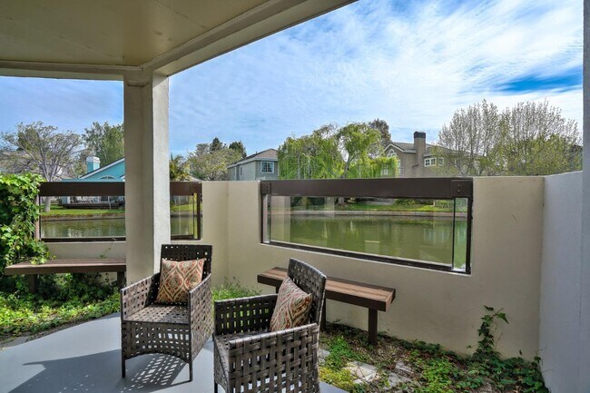 Building Photo - 530 Shorebird Cir