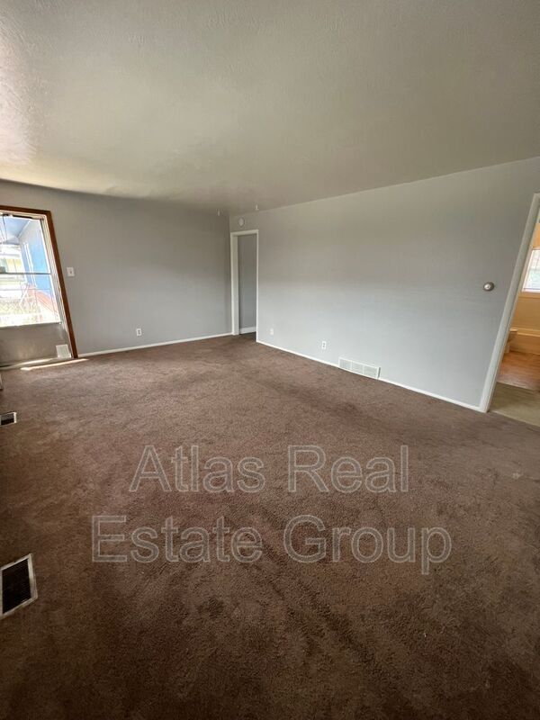 Building Photo - 2525 Wood Ave