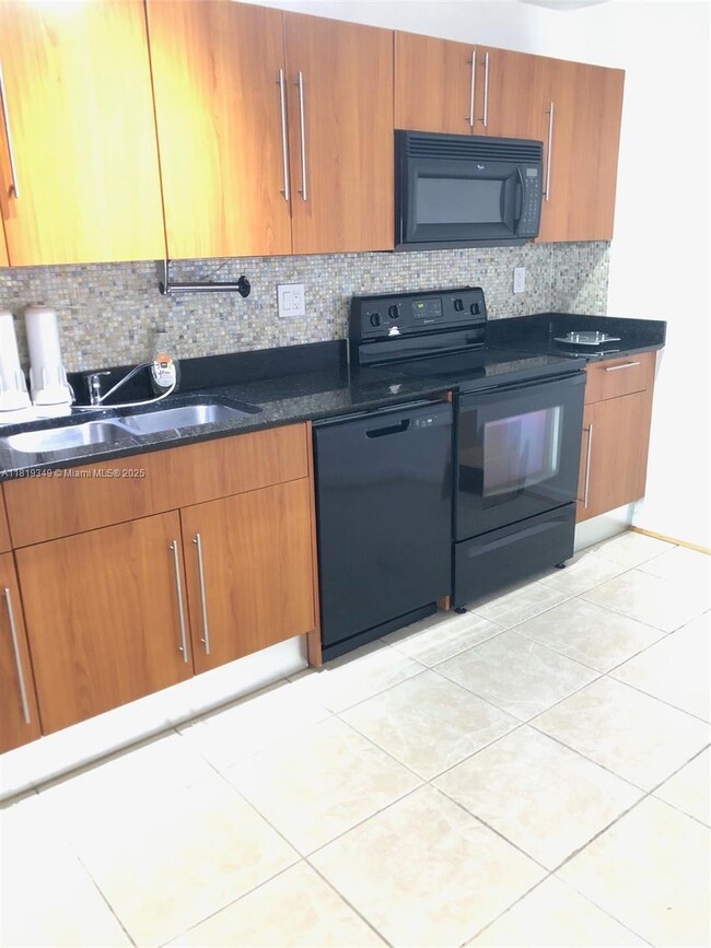 Building Photo - 3001 S Ocean Dr