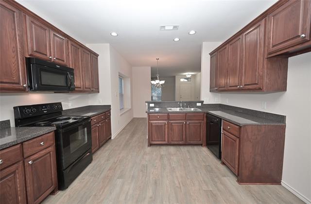 Building Photo - 808 Bahar Ct