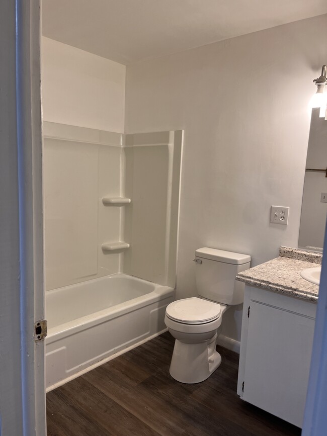 Bathroom - 163B Campbell St