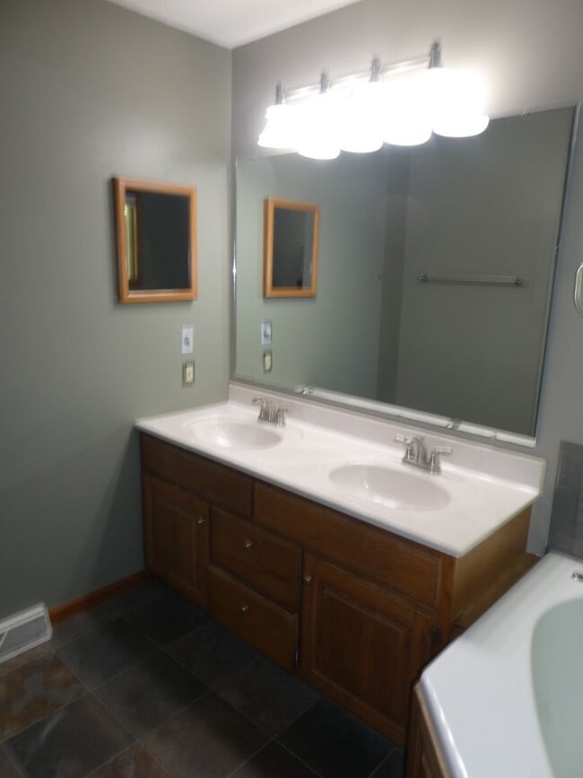 Building Photo - Beautiful home off Chapel Hill Rd