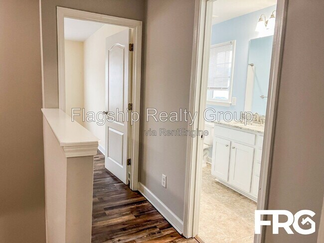 Building Photo - 491 Fallingbrook Dr