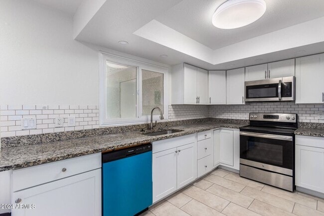 Building Photo - Beautiful townhome in Scottsdale!