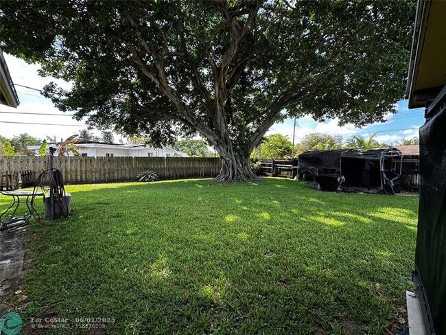 Building Photo - 4460 NW 59th Ct